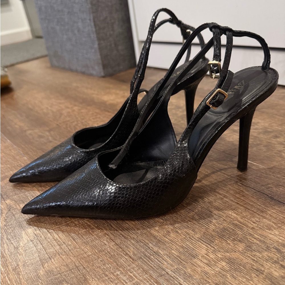 Zara Black Textured Heels